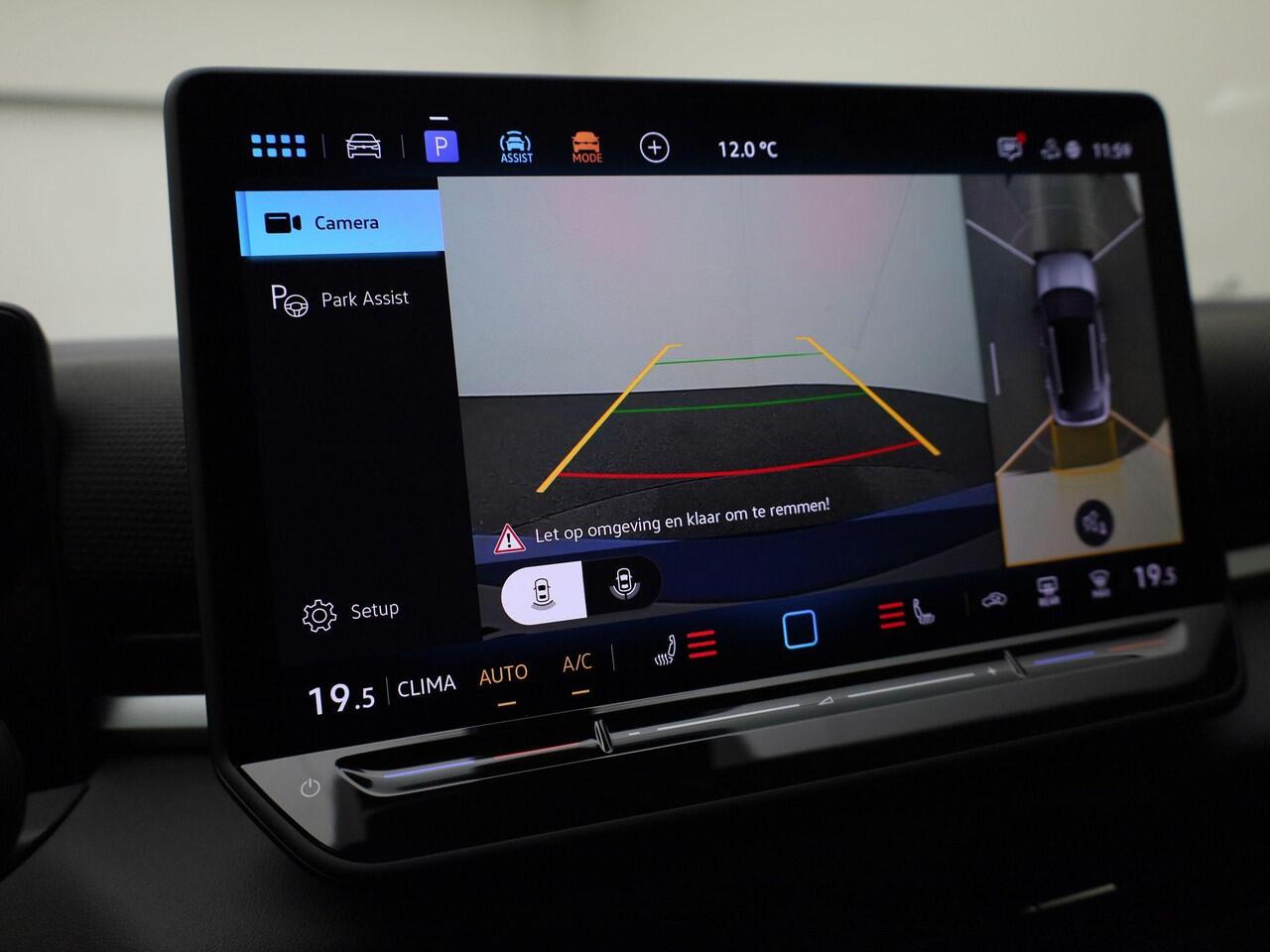 Volkswagen T-Roc 1.5eTsi/150PK R Line First Edition Black Style DSG · Navigatie · 360°Camera + Parkeersensoren · Stoel- & stuurverwarming · Garantie t/m 28-11-2025