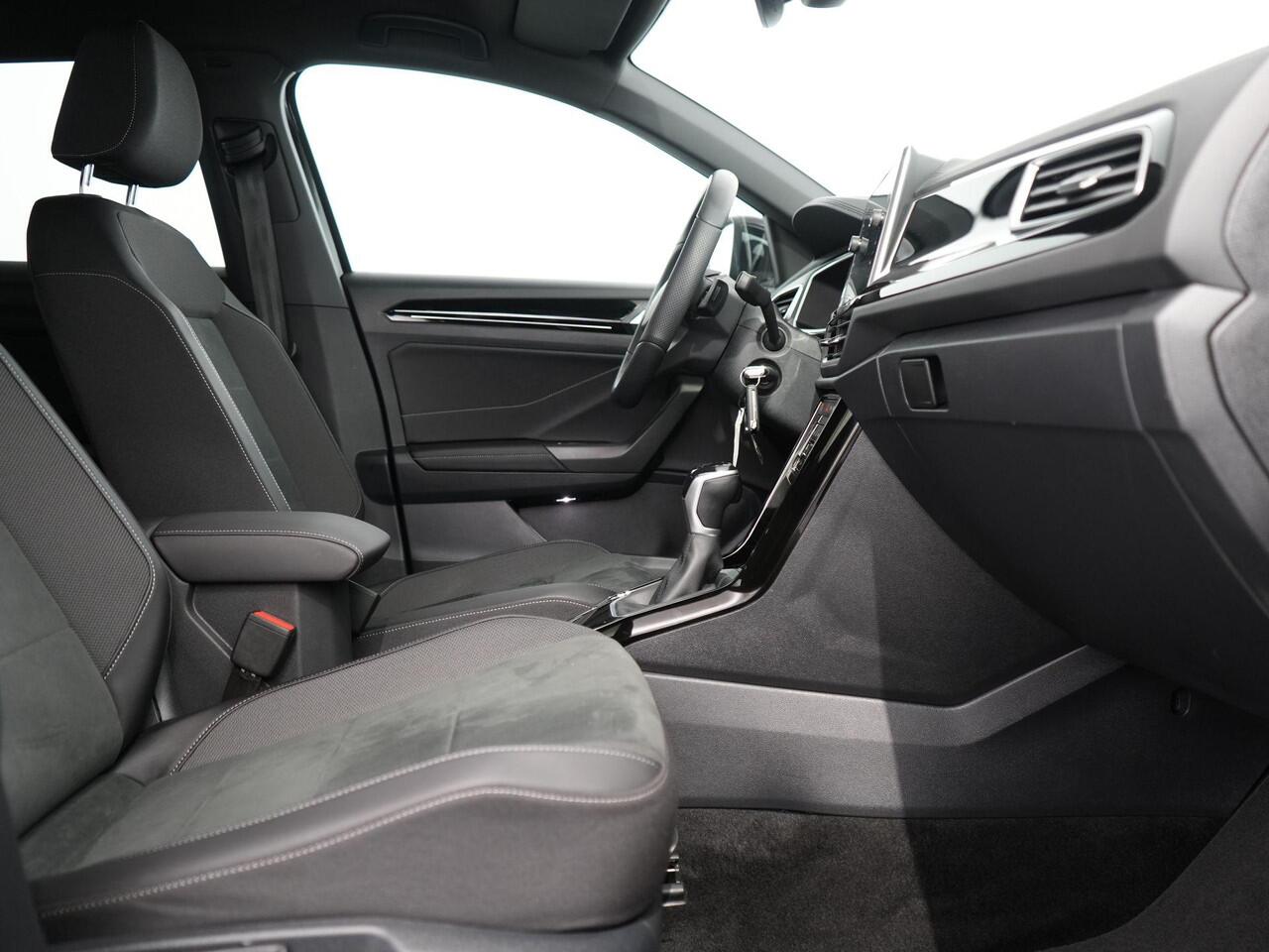 Volkswagen T-Roc 1.5 TSI R-Line Edition | IQ Light | Trekhaak | Camera | ACC | Ergo-active