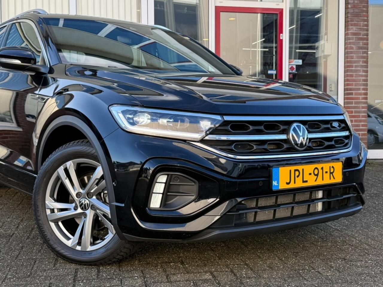 Volkswagen T-Roc 1.5 TSI R-Line 150 PK I Carplay I Adapt. Cruise I LED I Stoelverwarming