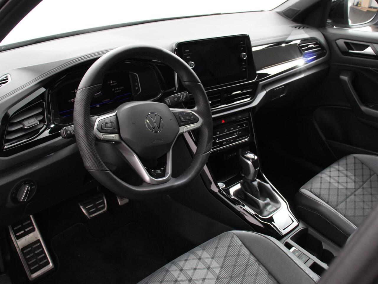 Volkswagen T-Roc 1.5 TSI DSG R-Line+Blackpack | Climate control | Adaptieve cruise control | Panoramadak | LED | Navigatie | Achteruitrijcamera | Parkeersensoren | Apple Carplay/ Android Auto | Radio