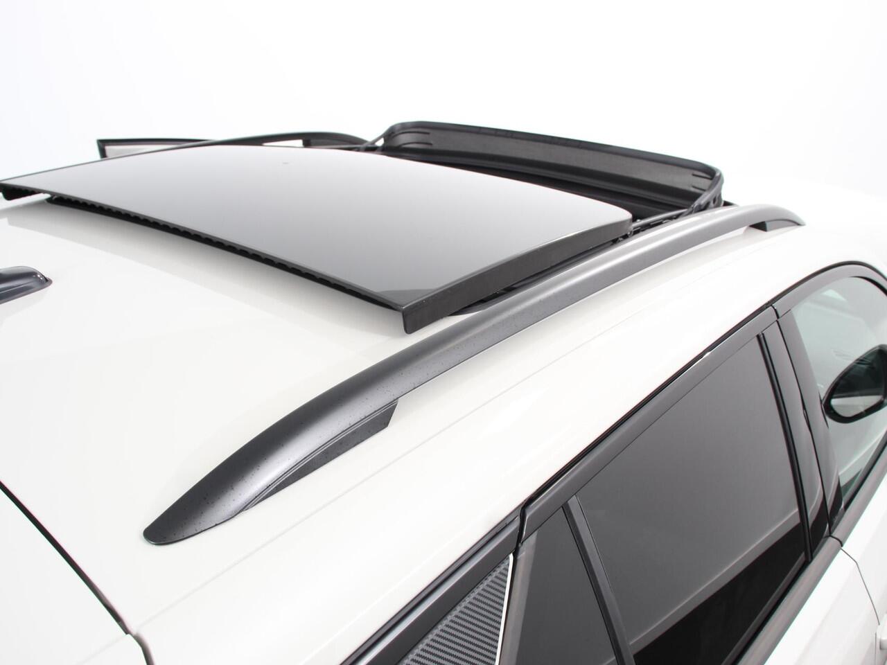 Volkswagen T-Roc 1.5 TSI DSG R-Line+Blackpack | Climate control | Adaptieve cruise control | Panoramadak | LED | Navigatie | Achteruitrijcamera | Parkeersensoren | Apple Carplay/ Android Auto | Radio