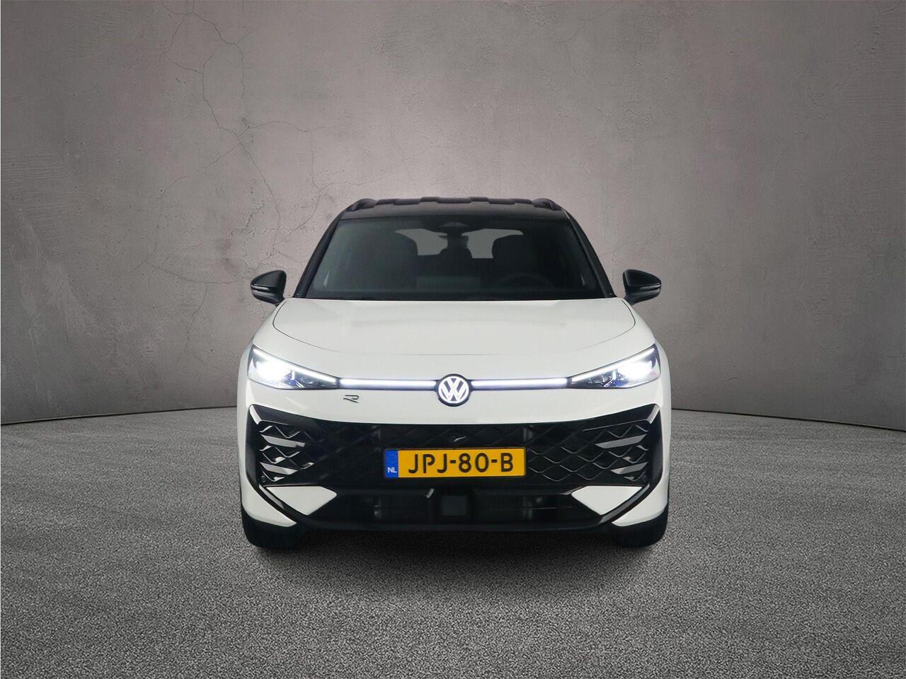 Volkswagen T-Roc R-Line First Edition 1.5 eTSI 150pk DSG Automaat Adaptive cruise control, Black style, LED matrix koplampen, Elektrische achterklep, Navigatie, 360 camera, Achteruitrijcamera