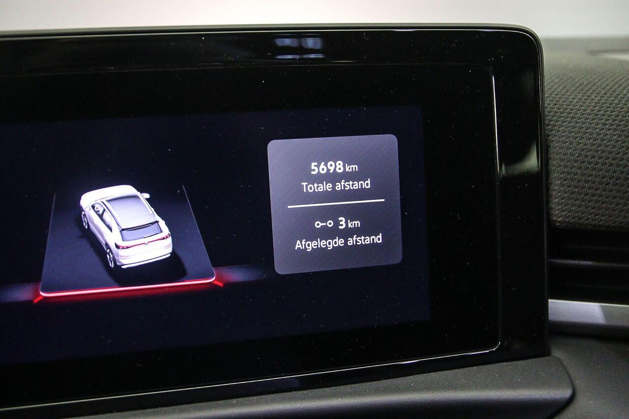 Volkswagen T-Roc R-Line First Edition 1.5 eTSI 150pk DSG Automaat Adaptive cruise control, Black style, LED matrix koplampen, Elektrische achterklep, Navigatie, 360 camera, Achteruitrijcamera