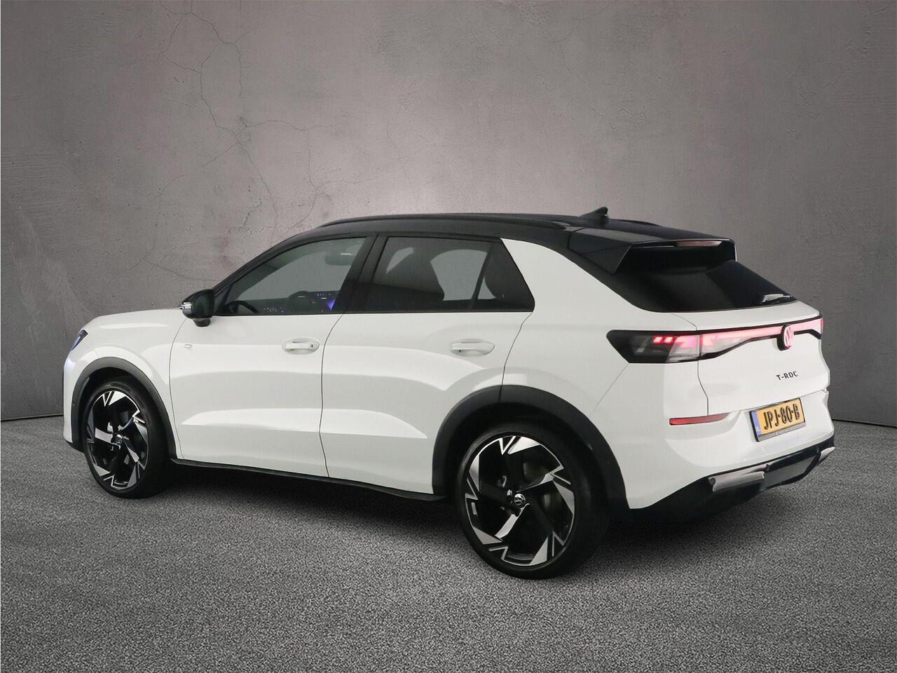 Volkswagen T-Roc R-Line First Edition 1.5 eTSI 150pk DSG Automaat Adaptive cruise control, Black style, LED matrix koplampen, Elektrische achterklep, Navigatie, 360 camera, Achteruitrijcamera