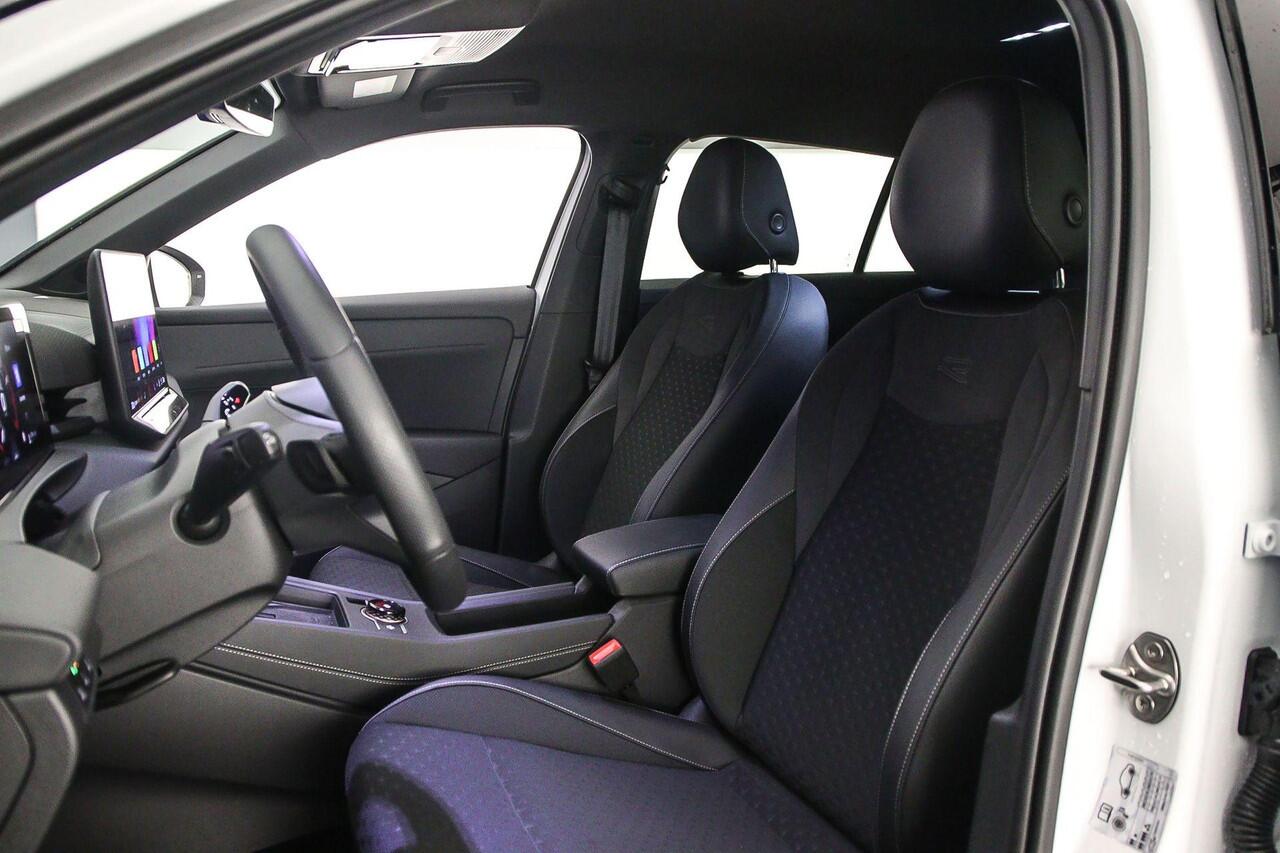 Volkswagen T-Roc R-Line First Edition 1.5 eTSI 150pk DSG Automaat Adaptive cruise control, Black style, LED matrix koplampen, Elektrische achterklep, Navigatie, 360 camera, Achteruitrijcamera