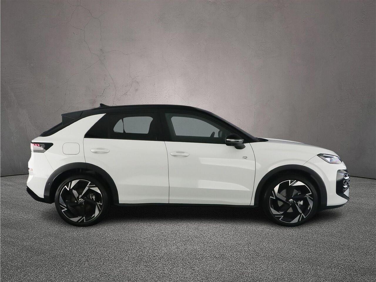 Volkswagen T-Roc R-Line First Edition 1.5 eTSI 150pk DSG Automaat Adaptive cruise control, Black style, LED matrix koplampen, Elektrische achterklep, Navigatie, 360 camera, Achteruitrijcamera