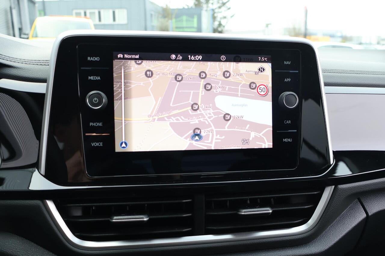 Volkswagen T-Roc 1.5 TSI R-Line Edition 1e Eigenaar | Volledig Onderh | BTW | R-Line | Camera | Stoelverwarming | Massage | Navi | Carplay | Ad Cruise | Full Led | DAB | PDC | Aanhangerassist