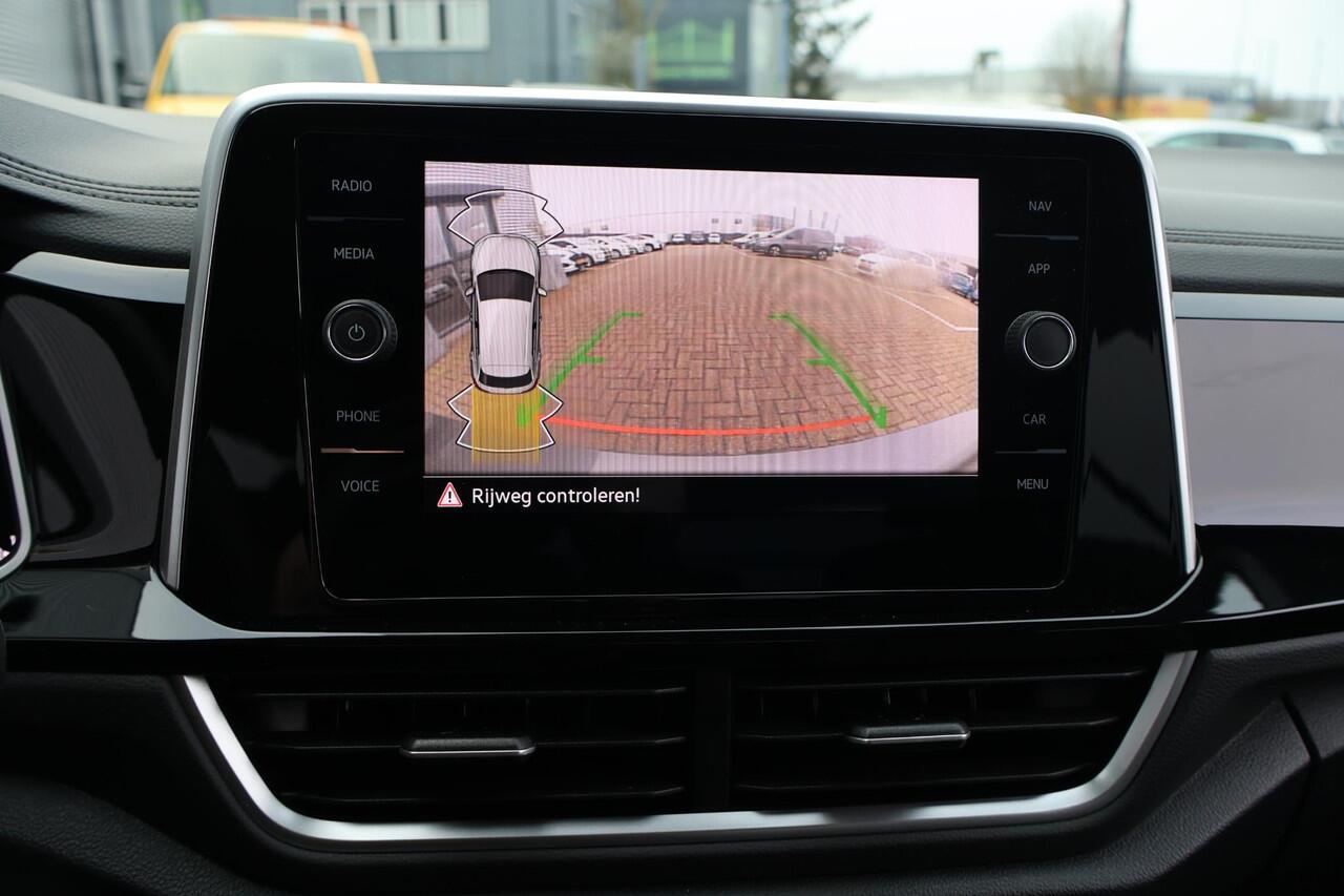 Volkswagen T-Roc 1.5 TSI R-Line Edition 1e Eigenaar | Volledig Onderh | BTW | R-Line | Camera | Stoelverwarming | Massage | Navi | Carplay | Ad Cruise | Full Led | DAB | PDC | Aanhangerassist