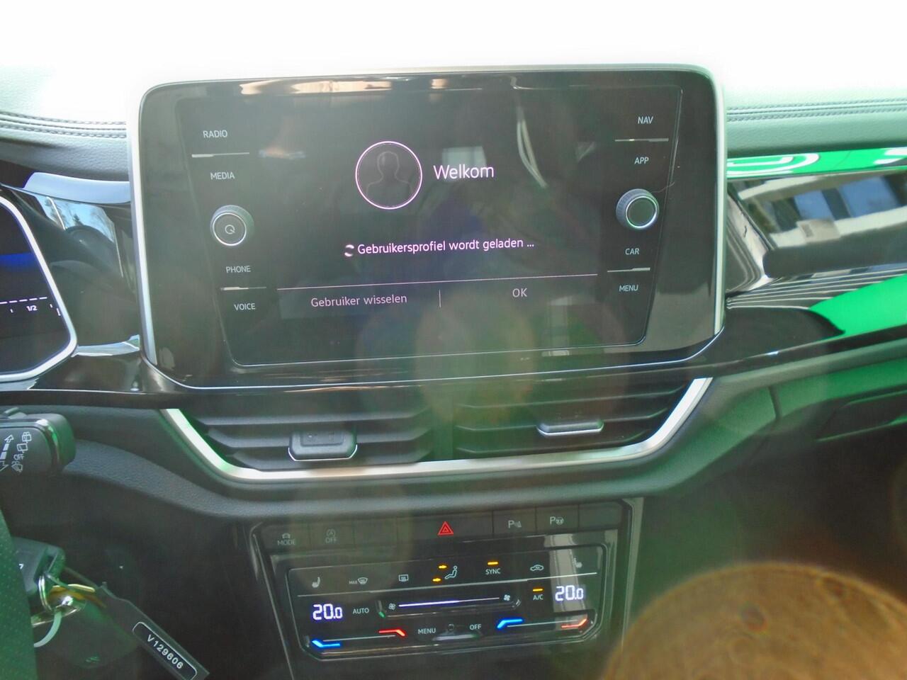 Volkswagen T-Roc 1.5 TSI R-Line Edition Groot navigatiescherm, AFn trekhaak af fabriek