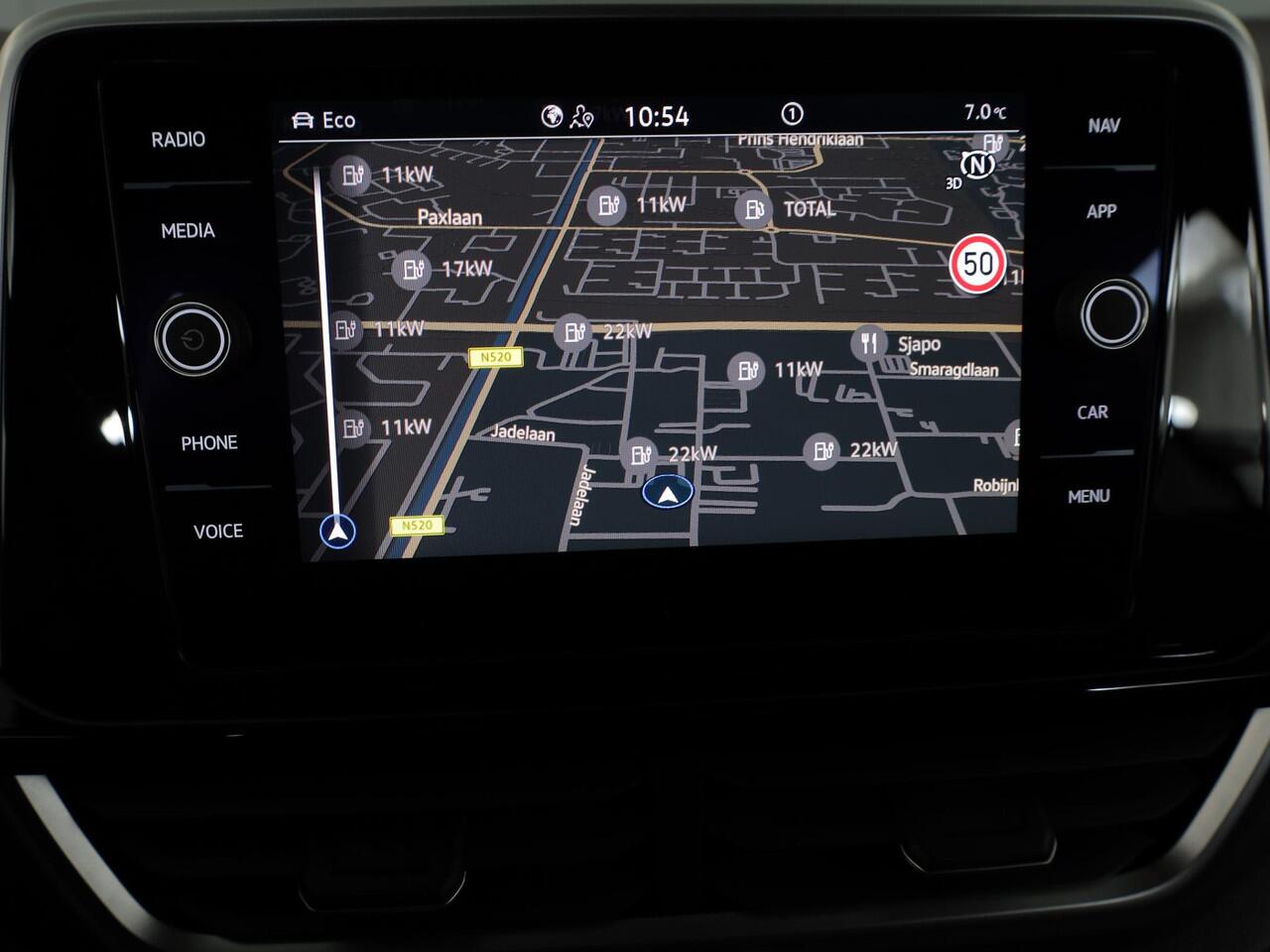 Volkswagen T-Roc 1.5 TSI R-Line 150 PK DSG | Navigatie | Trekhaak afneembaar | ErgoActive Stoel Pakket | Parkeercamera |