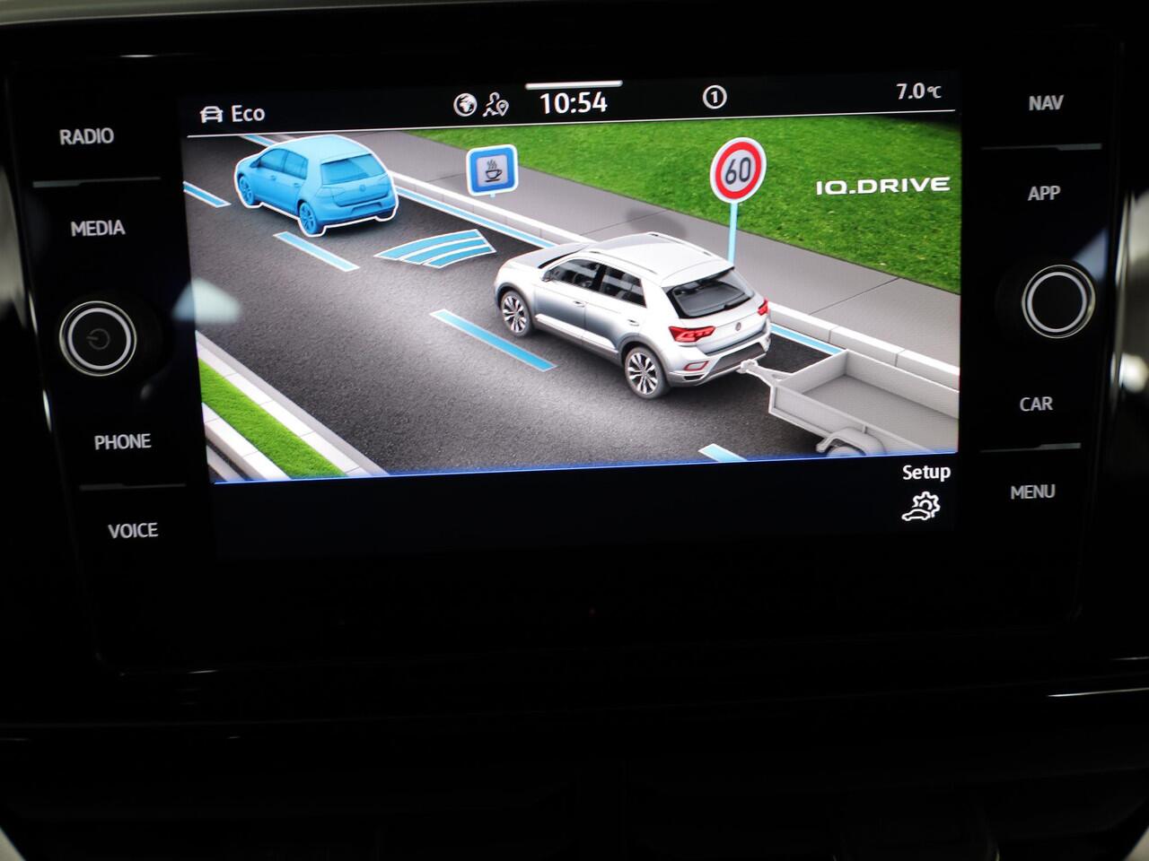 Volkswagen T-Roc 1.5 TSI R-Line 150 PK DSG | Navigatie | Trekhaak afneembaar | ErgoActive Stoel Pakket | Parkeercamera |