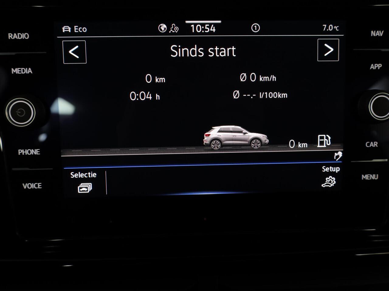 Volkswagen T-Roc 1.5 TSI R-Line 150 PK DSG | Navigatie | Trekhaak afneembaar | ErgoActive Stoel Pakket | Parkeercamera |