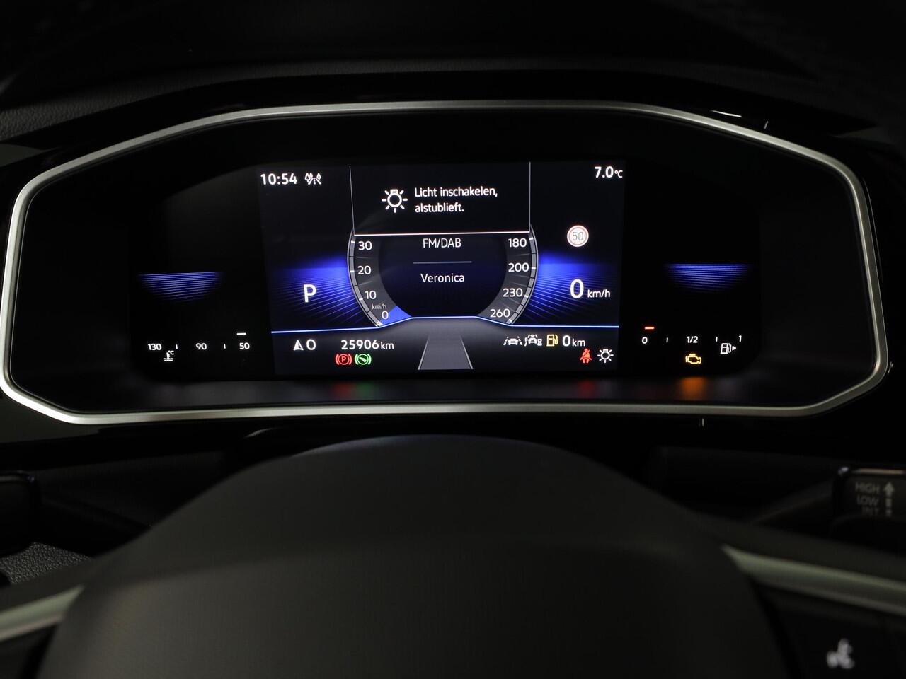 Volkswagen T-Roc 1.5 TSI R-Line 150 PK DSG | Navigatie | Trekhaak afneembaar | ErgoActive Stoel Pakket | Parkeercamera |