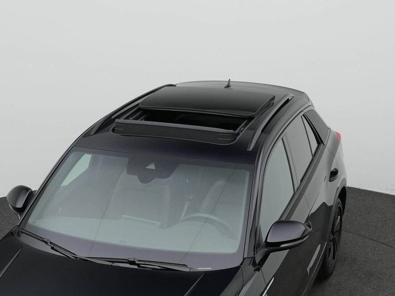 Volkswagen T-Roc 1.5 TSI 150 pk DSG R-Line Edition | Panoramadak | Trekhaak | IQ Light | Achteruitrijcamera | Navigatie