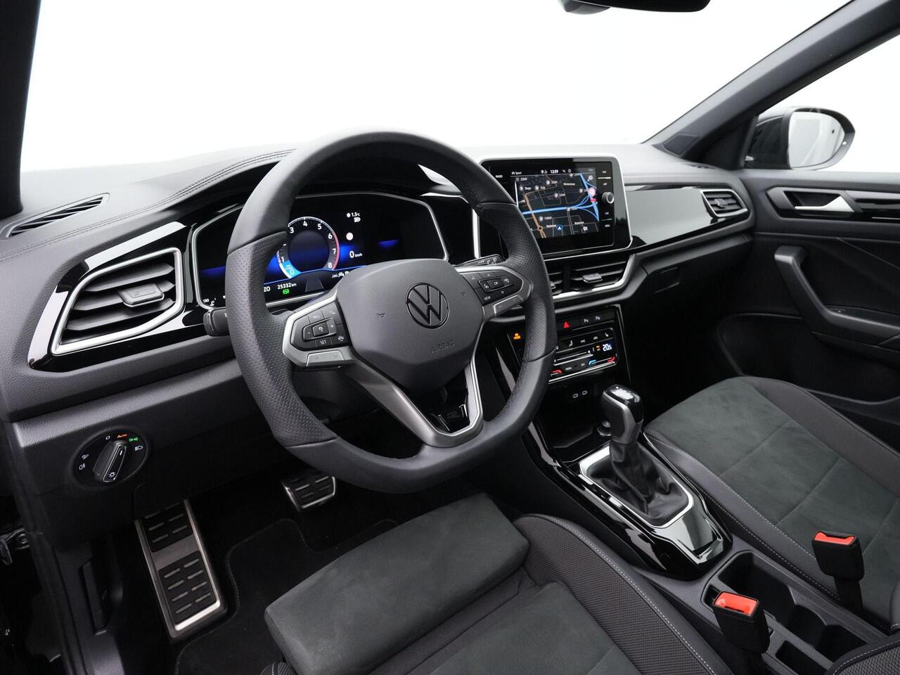 Volkswagen T-Roc 1.5 TSI 150 pk DSG R-Line | Trekhaak | Achteruitrijcamera | Stoelverwarming | Massage | Alcantara | Navigatie