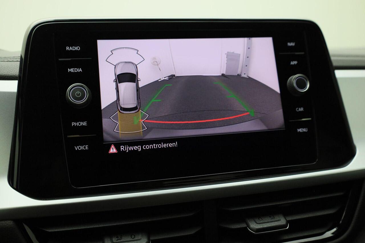 Volkswagen T-Roc 1.5TSI/150PK Life edition DSG · Navigatie · Apple/Android Car Play · Camera + Parkeersensoren · Stoelverwarming · Garantie tot februari 2027