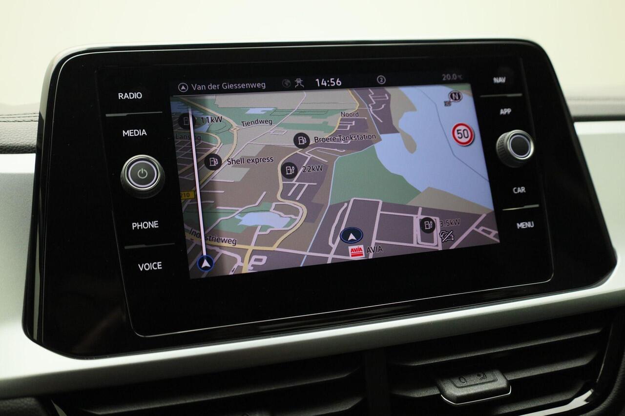 Volkswagen T-Roc 1.5TSI/150PK Life edition DSG · Navigatie · Apple/Android Car Play · Camera + Parkeersensoren · Stoelverwarming · Garantie tot februari 2027