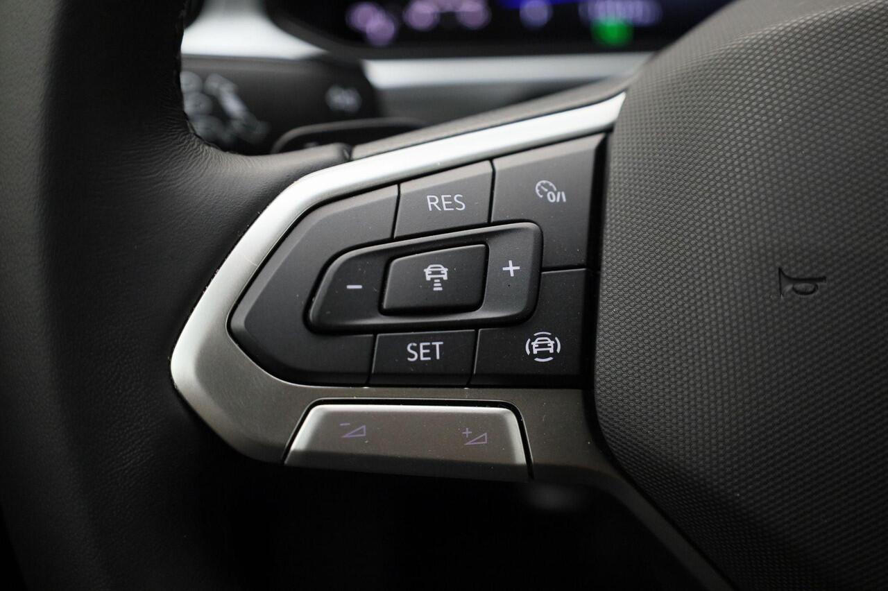 Volkswagen T-Roc 1.5TSI/150PK Life edition DSG · Navigatie · Apple/Android Car Play · Camera + Parkeersensoren · Stoelverwarming · Garantie tot februari 2027