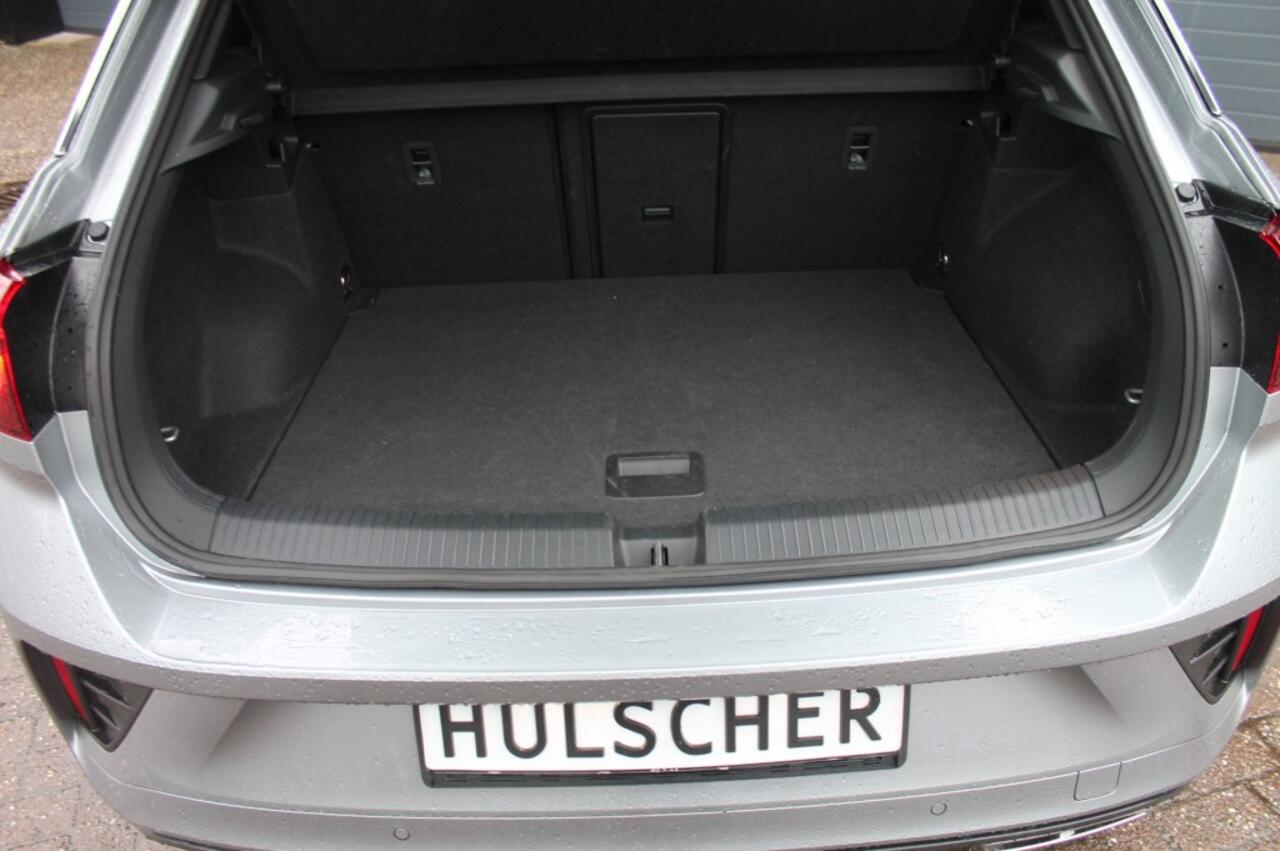 Volkswagen T-Roc 1.5 TSI R-LINE ED. 150pk Afneembare Trekh./ IQ Light / Apple,android