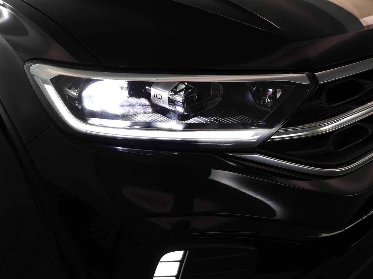 Volkswagen T-Roc 1.5 TSI R-Line 150 PK DSG | Navigatie | Trekhaak afneembaar | ErgoActive Stoel Pakket | Parkeercamera |