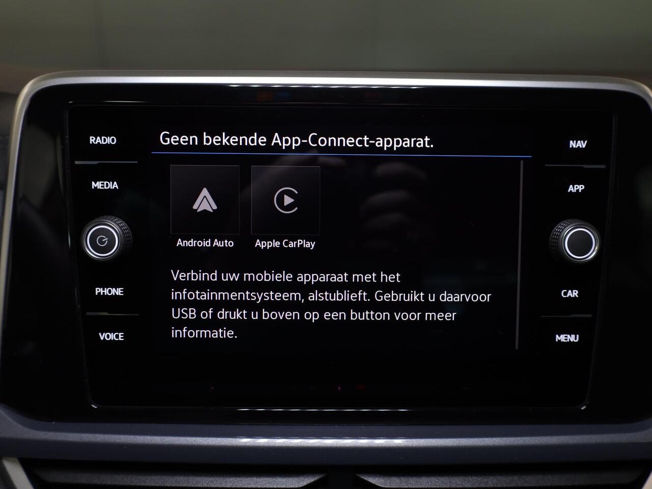 Volkswagen T-Roc 1.5 TSI Style 150 PK DSG | Private lease vanaf ¤641,-| Trekhaak afneembaar | Navigatie | Stoel verwarming en massage | Alcantara |