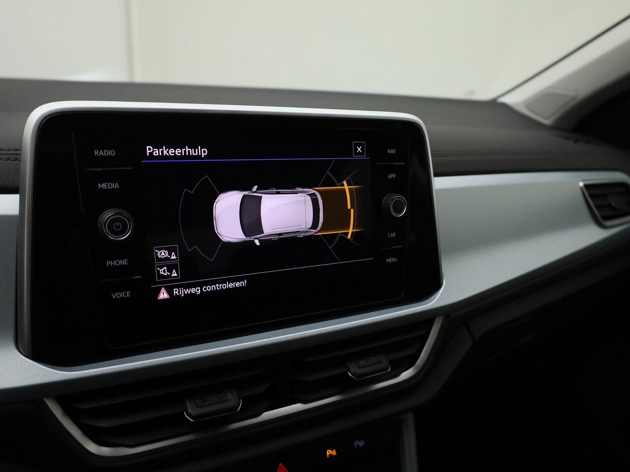 Volkswagen T-Roc 1.0TSI/116PK Goal · Navigatie · Parkeersensoren · Apple/Android Car Play · Stoelverwarming · Garantie t/m 07-02-2027