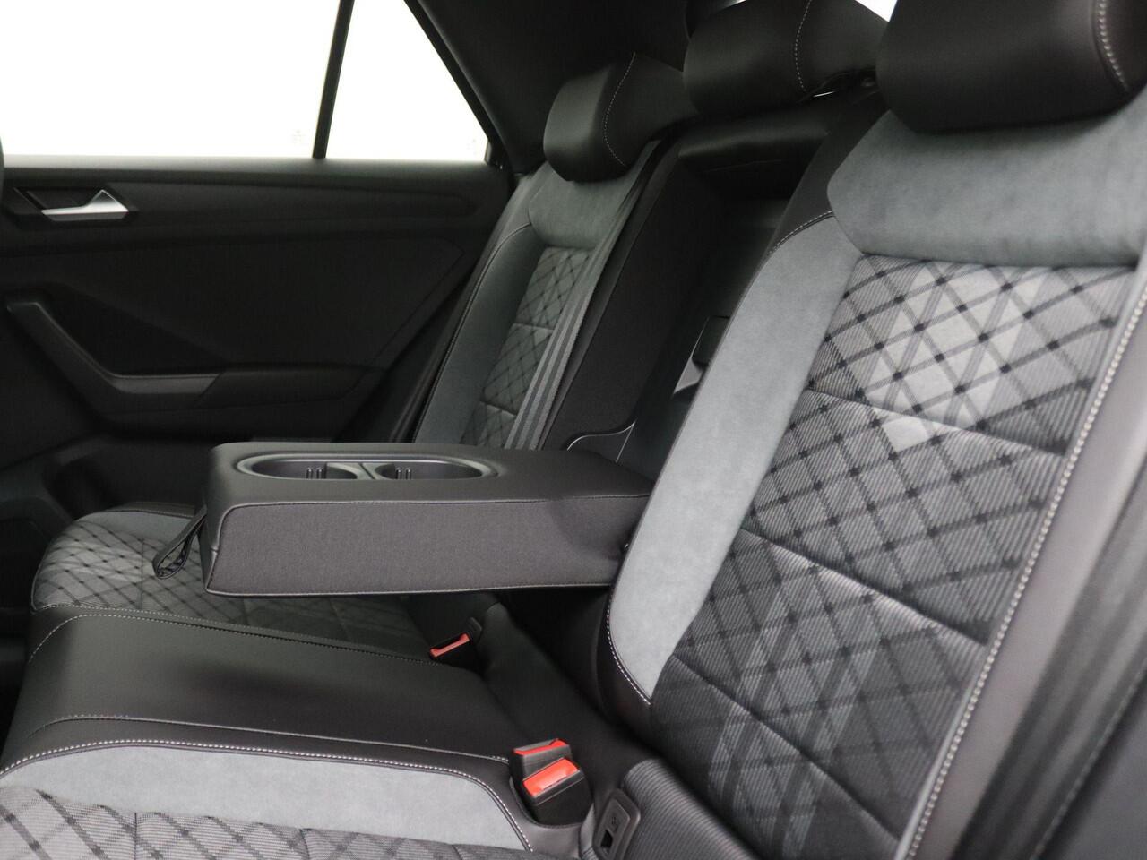 Volkswagen T-Roc 1.5 TSI R-Line Business 150PK DSG Trekhaak, Pano-Schuifdak, 19" LM Velgen, Black Style, LED-Matrix, Keyless Entry & Start, Achteruitrijcamera, Travel Assist,