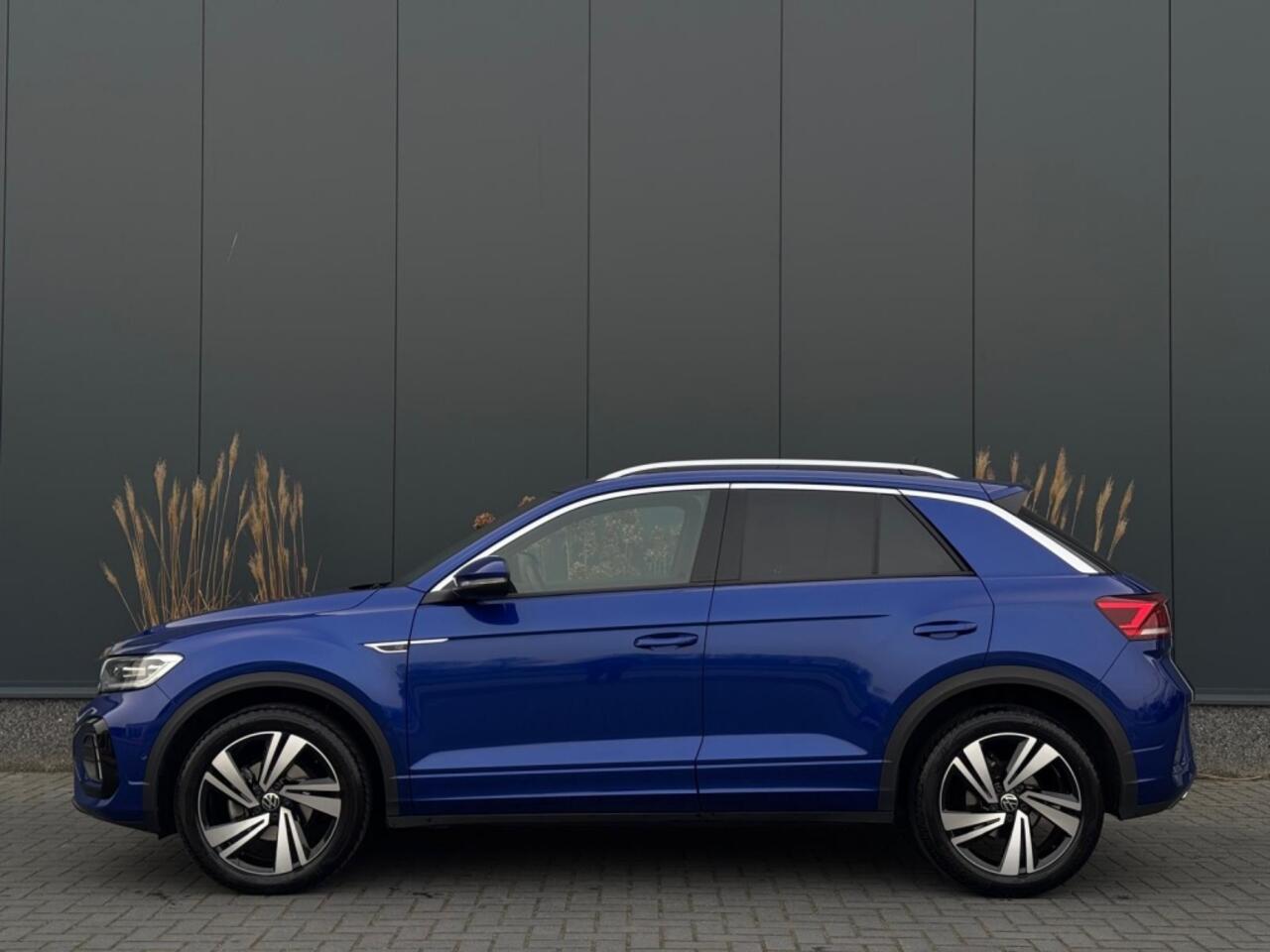 Volkswagen T-Roc 1.5 TSI R-Line 11-2025 IQ LIGHT NAVI CAMERA CLIMATE SPORTVELGEN
