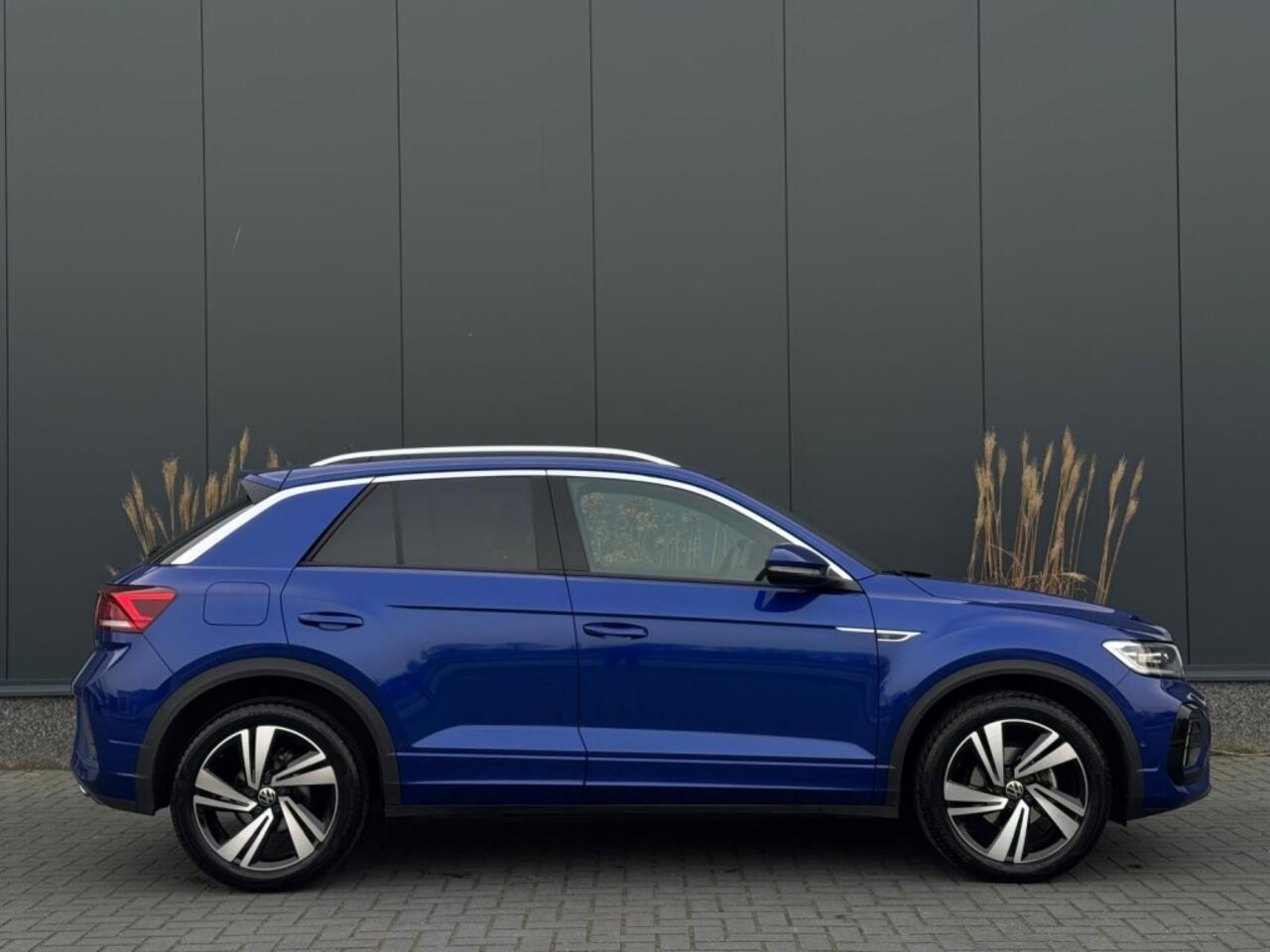 Volkswagen T-Roc 1.5 TSI R-Line 11-2025 IQ LIGHT NAVI CAMERA CLIMATE SPORTVELGEN