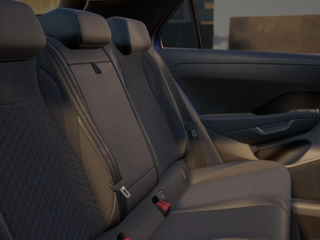 Volkswagen T-Roc R-Line First Edition 1.5 eTSI 150 PK 6 versn. DSG · Assistance Pakket · Multimedia Pakket · Park & Comfort Pakket ·