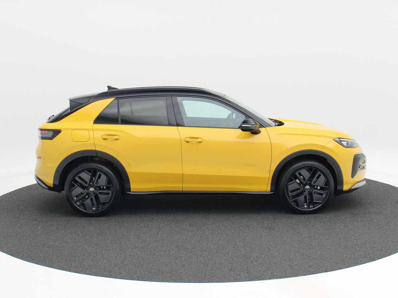 Volkswagen T-Roc Style First Edition 1.5 eTSI 116 PK | Trekhaak | Elektrische Achterklep | Navi | Adaptieve Cruise Control |