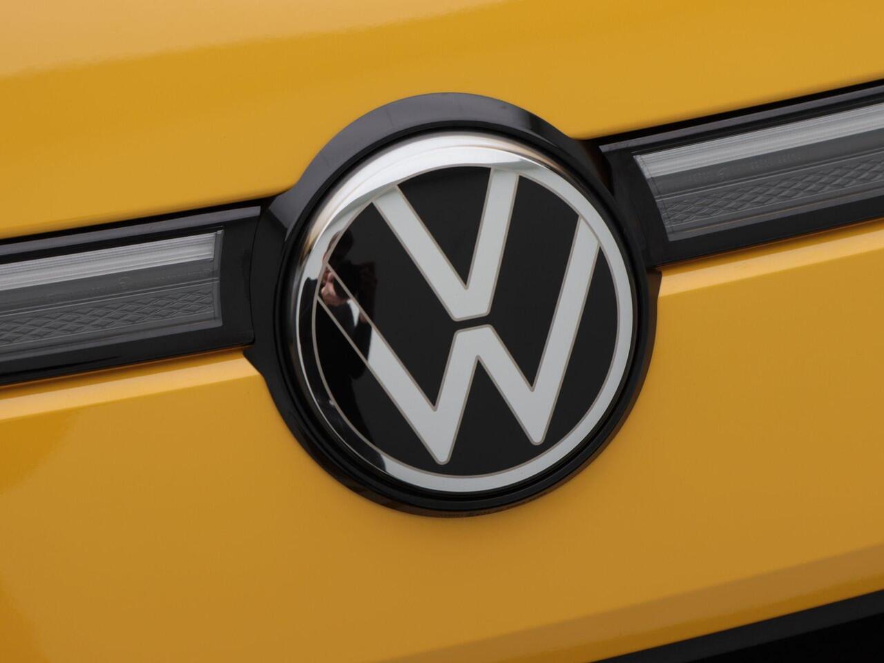 Volkswagen T-Roc Style First Edition 1.5 eTSI 116 PK | Trekhaak | Elektrische Achterklep | Navi | Adaptieve Cruise Control |