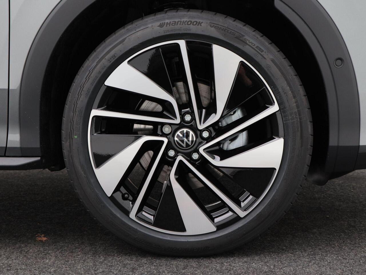 Volkswagen T-Roc Style First Edition 1.5 eTSI 150 PK | Trekhaak | Stoel & Stuurverwarming | Elektrische Achterklep | Camera |