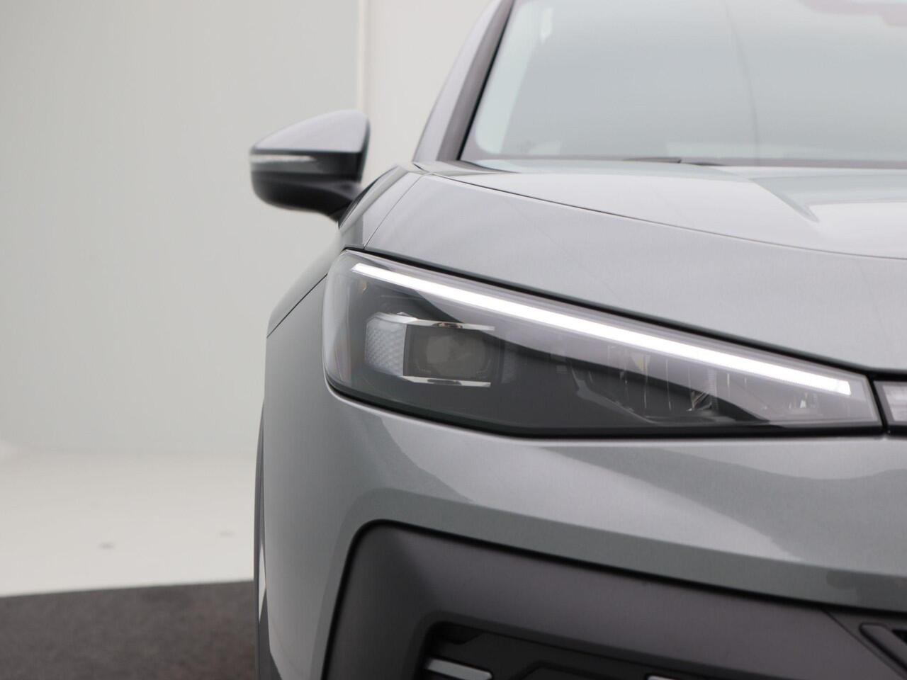 Volkswagen T-Roc Style First Edition 1.5 eTSI 150 PK | Trekhaak | Stoel & Stuurverwarming | Elektrische Achterklep | Camera |