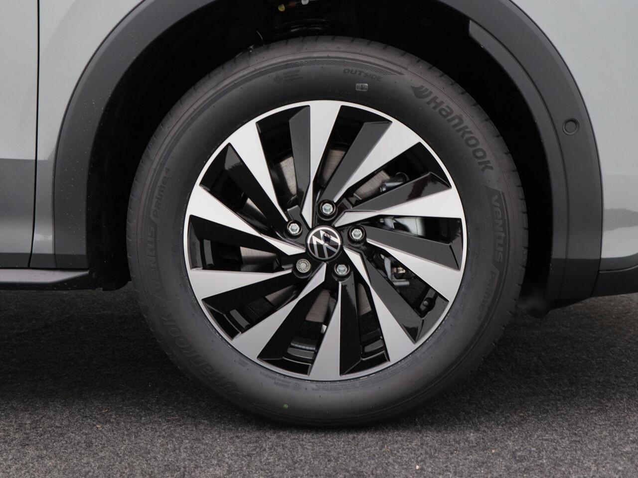 Volkswagen T-Roc Life First Edition 1.5 eTSI 150 PK | Trekhaak | Stoel- & Stuurverwarming | Navigatie | Adaptieve Cruise Control |