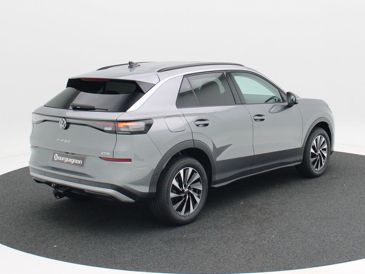 Volkswagen T-Roc Life First Edition 1.5 eTSI 150 PK | Trekhaak | Stoel- & Stuurverwarming | Navigatie | Adaptieve Cruise Control |