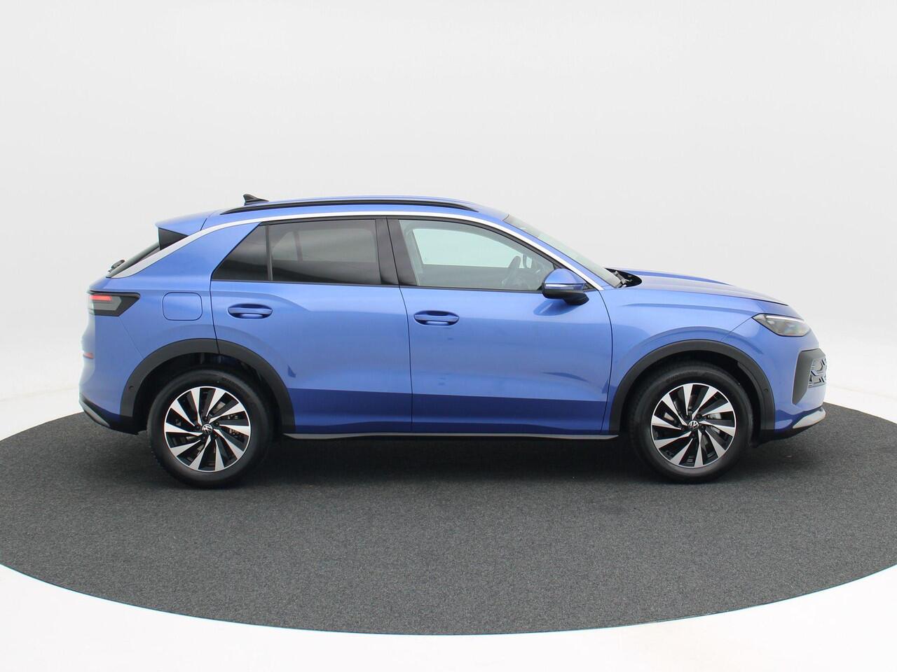 Volkswagen T-Roc Life First Edition 1.5 eTSI 116 PK | Camera | Stoel- & Stuurverwarming | Adaptieve Cruise Control | Keyless |