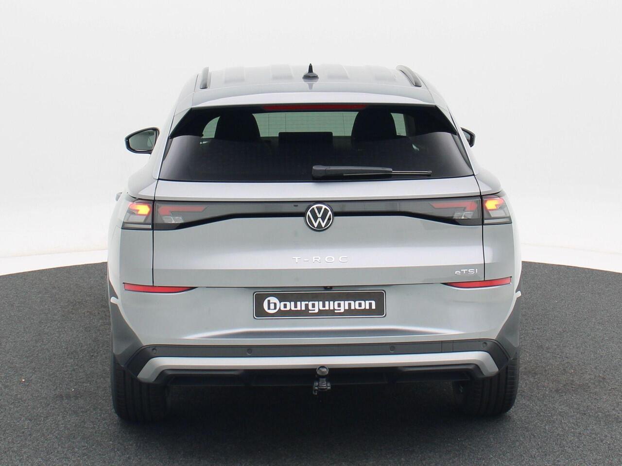 Volkswagen T-Roc Life First Edition 1.5 eTSI 116 PK | Trekhaak | Adaptieve Cruise Control | Stoel- & Stuurverwarming | Carplay | Camera |