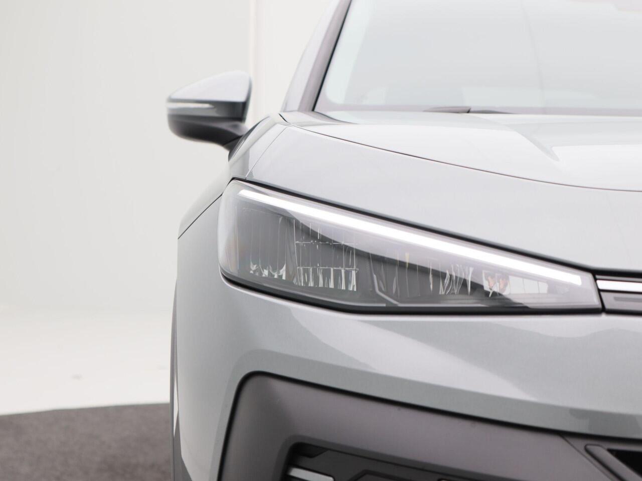 Volkswagen T-Roc Life First Edition 1.5 eTSI 116 PK | Trekhaak | Adaptieve Cruise Control | Stoel- & Stuurverwarming | Carplay | Camera |