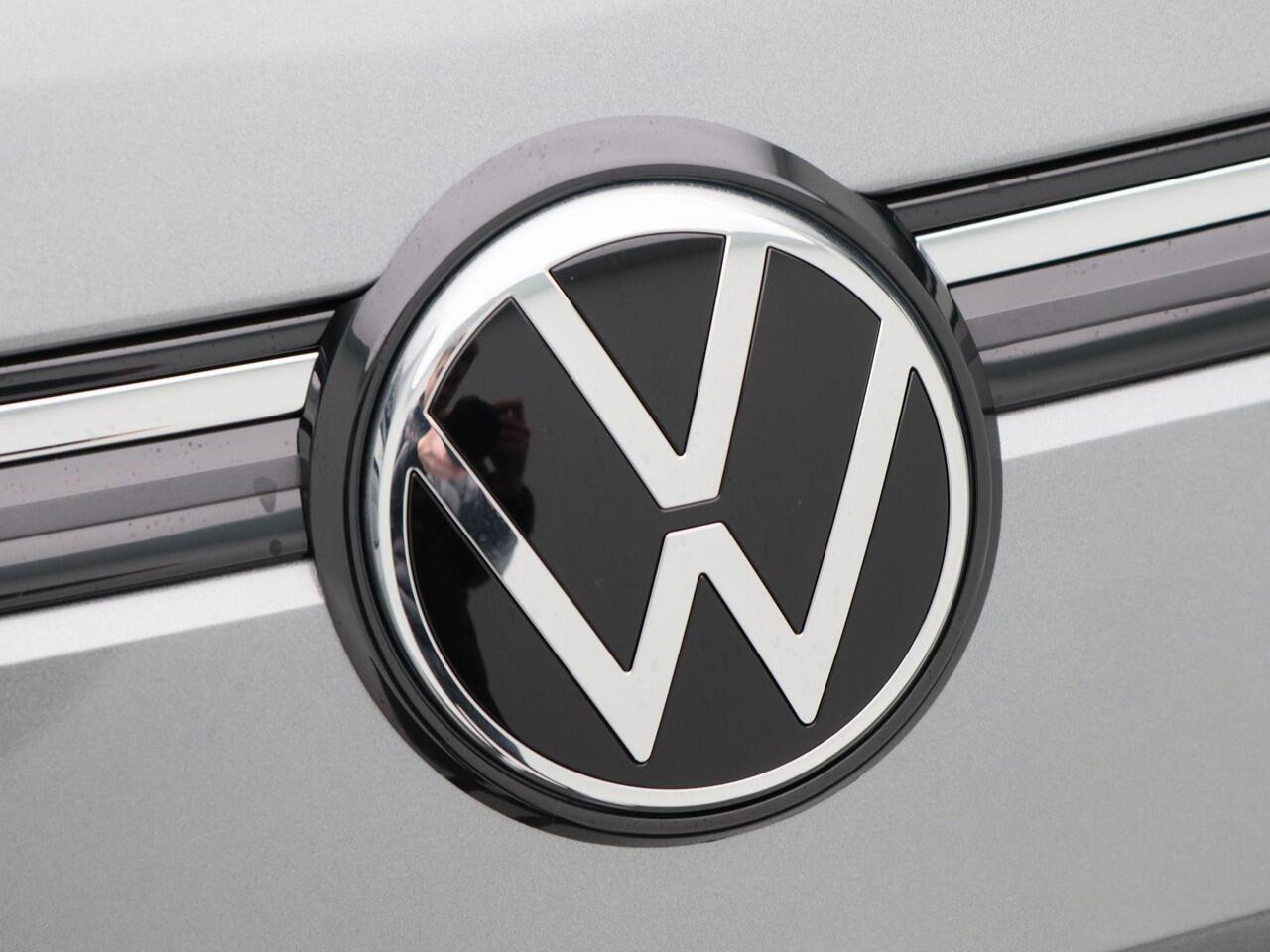 Volkswagen T-Roc Life First Edition 1.5 eTSI 116 PK | Trekhaak | Adaptieve Cruise Control | Stoel- & Stuurverwarming | Carplay | Camera |