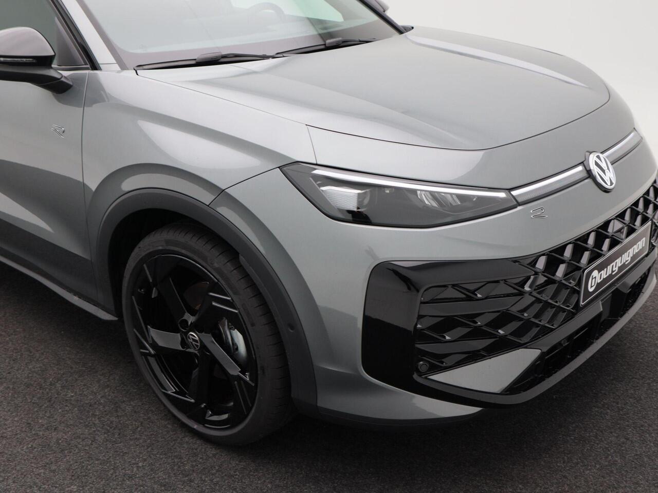 Volkswagen T-Roc R-Line First Edition 1.5 150 PK | Trekhaak | Panoramadak | 360 Camera | Head-Up | Elektrische Achterklep |