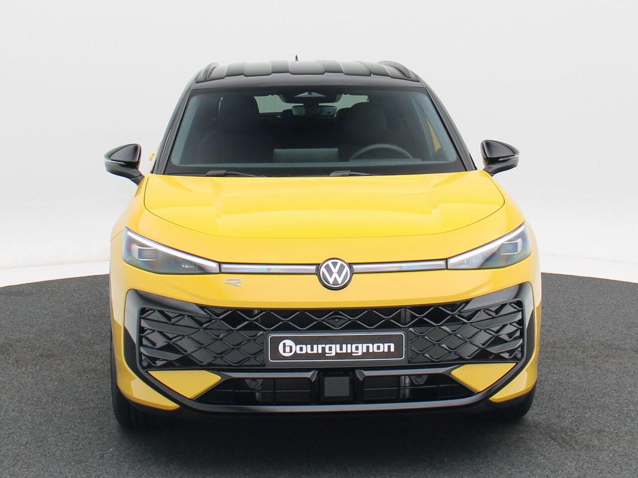 Volkswagen T-Roc R-Line First Edition 1.5 eTSI 150 PK | Trekhaak | Elektrische Achterklep | 360 Camera | Head-Up Display | Stoel- & Stuurverwarming |