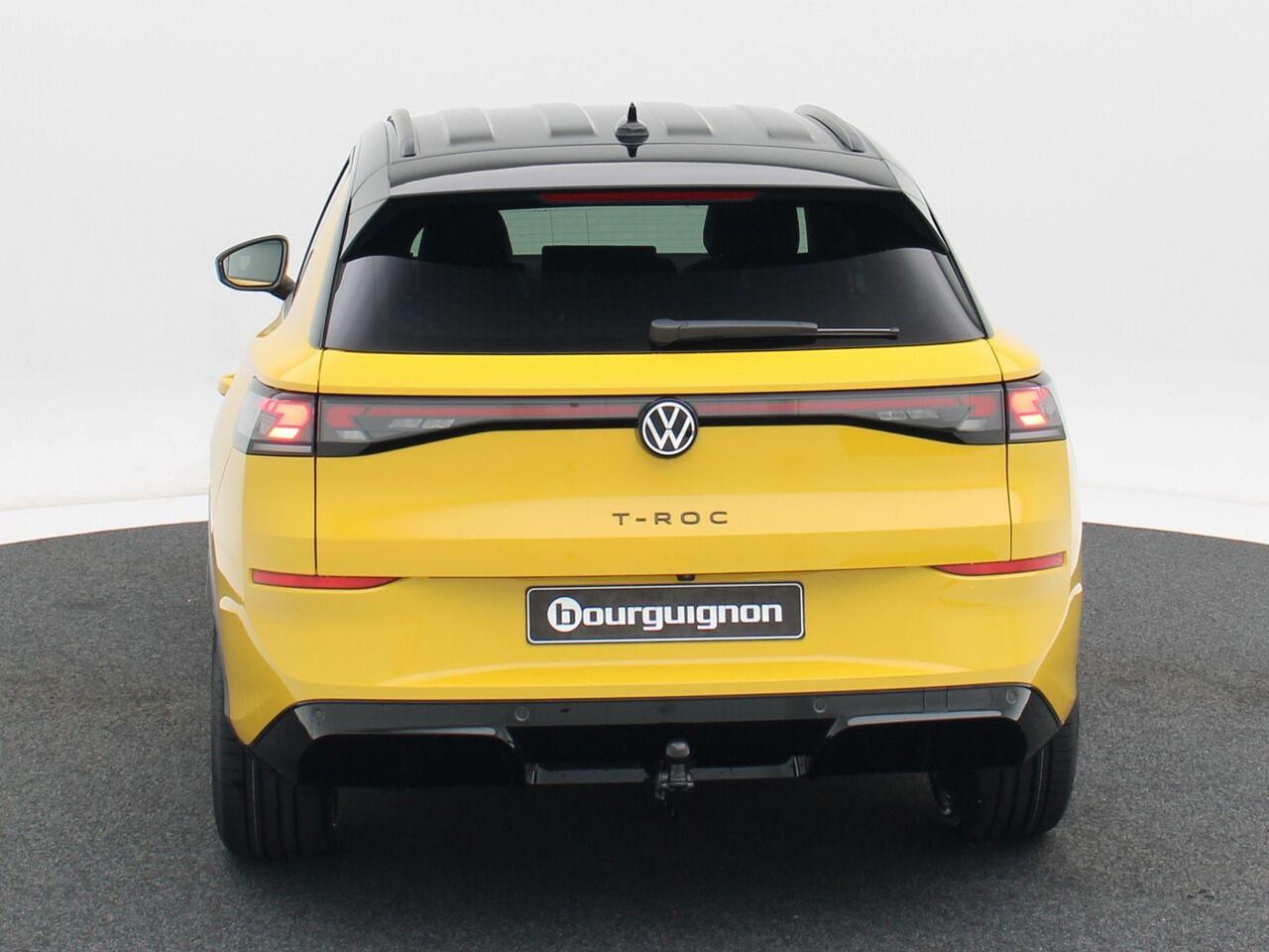 Volkswagen T-Roc R-Line First Edition 1.5 eTSI 150 PK | Trekhaak | Elektrische Achterklep | 360 Camera | Head-Up Display | Stoel- & Stuurverwarming |