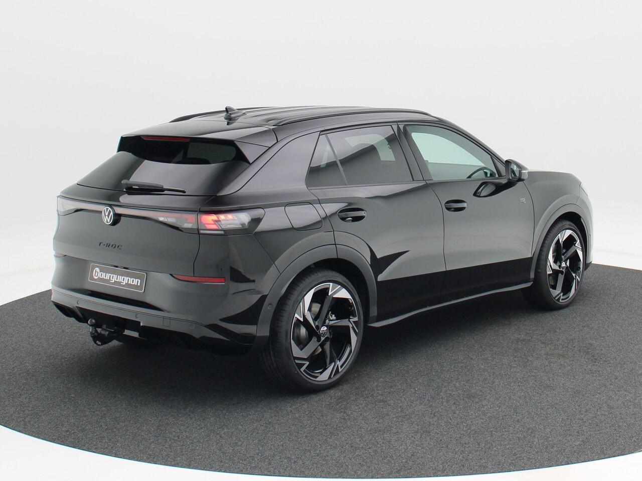 Volkswagen T-Roc R-Line First Edition 1.5 eTSI 150 PK | Trekhaak | 360 Camera | Head-Up | Elektrische Achterklep | Stoel- en Stoelverwarming |