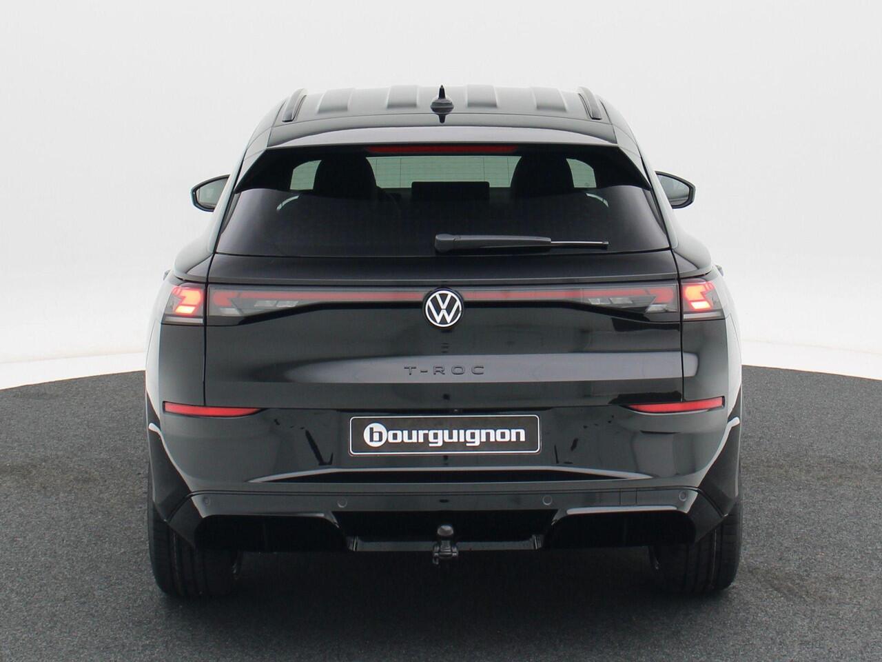 Volkswagen T-Roc R-Line First Edition 1.5 eTSI 150 PK | Trekhaak | 360 Camera | Head-Up | Elektrische Achterklep | Stoel- en Stoelverwarming |