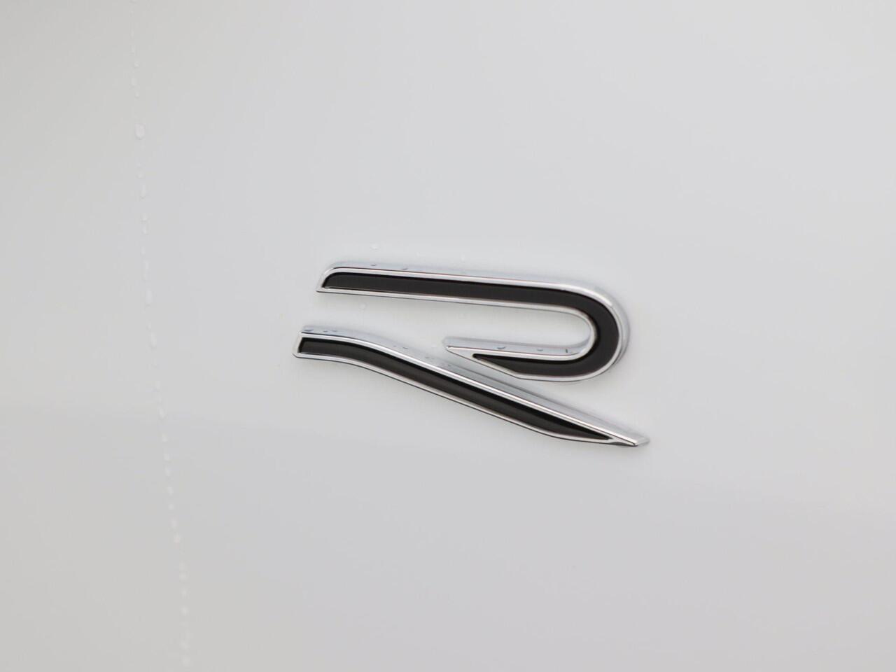 Volkswagen T-Roc R-Line First Edition 1.5 eTSI 150 PK | Trekhaak | 20" Lichtmetaal | head-Up | 360 Camera | Elektrische Achterklep |