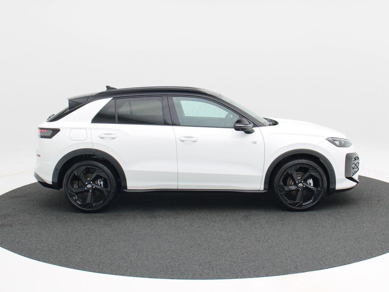 Volkswagen T-Roc R-Line First Edition 1.5 eTSI 150 PK | Trekhaak | 20" Lichtmetaal | head-Up | 360 Camera | Elektrische Achterklep |