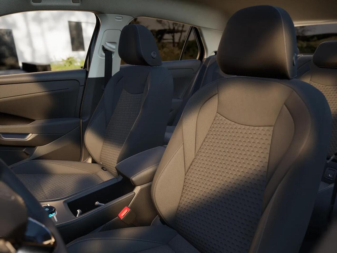 Volkswagen T-Roc Life First Edition 1.5 eTSI 116 PK DSG 17" LM | Camera | Stoel & stuurverwarming