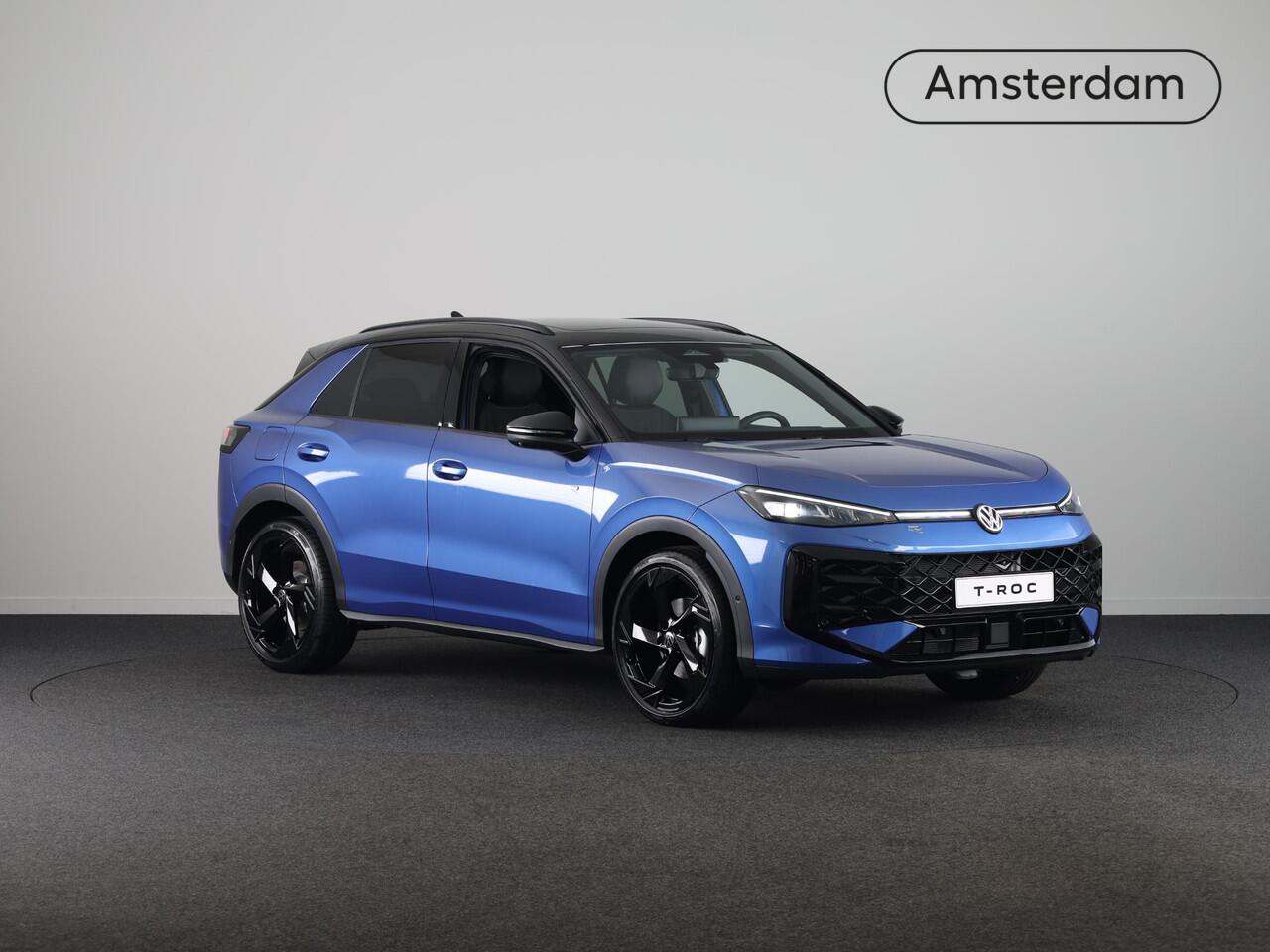 Volkswagen T-Roc R-Line First Edition 1.5 eTSI 110 kW / 150 PK SUV | Panoramaschuif-kanteldak | Assistance Pakket | Trekhaak | Black Style Pakket | Koplampverlichting matrix-led (IQ.LIGHT) | Elek. achterklep | Zwart dak