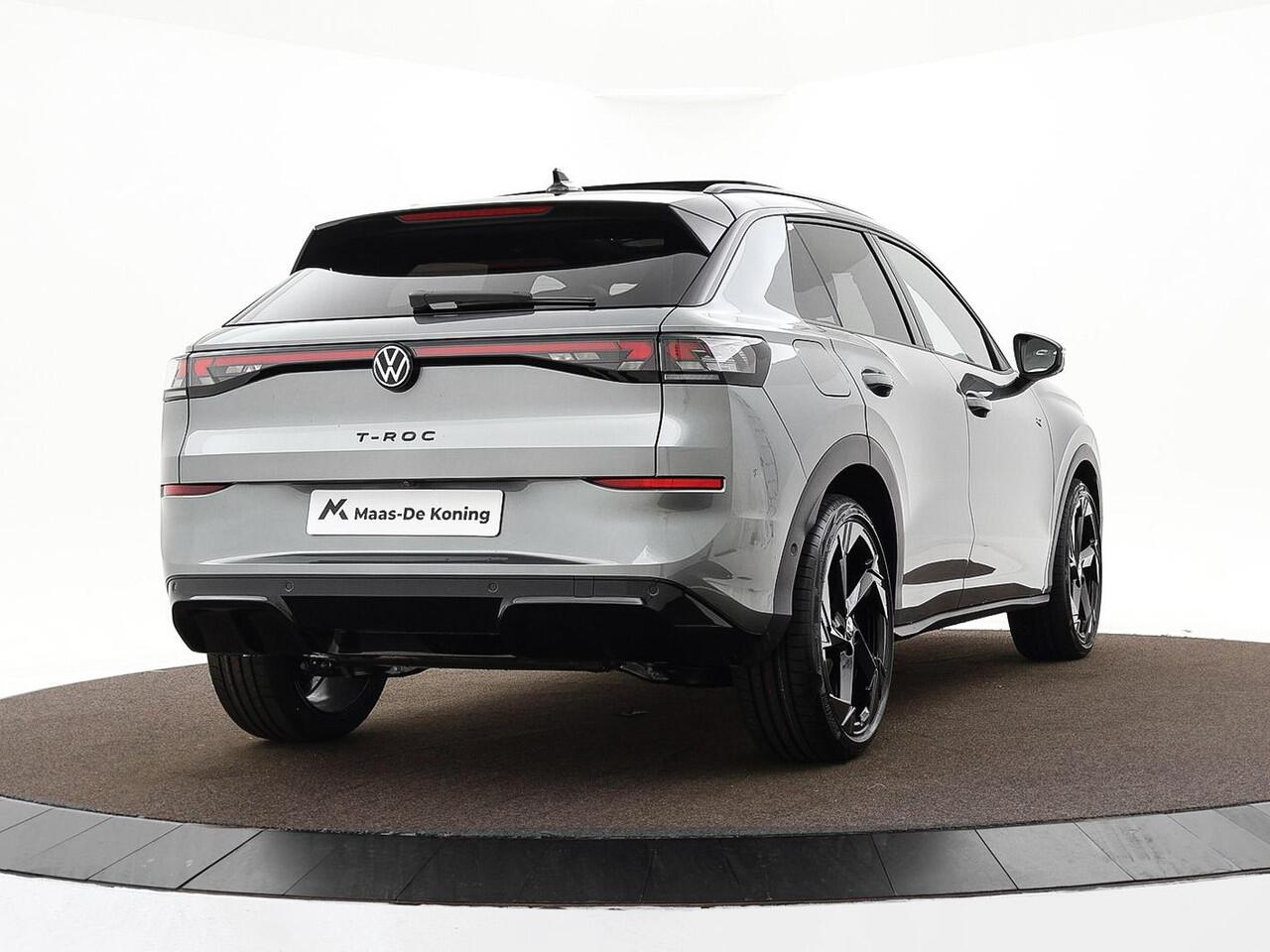 Volkswagen T-Roc R-Line First Edition 1.5 eTSI 150 PK 7 versn. DSG · Assistance Pakket · Black Style Pakket · Multimedia Pakket · Panoramaschuif-kanteldak · Trekhaak ·